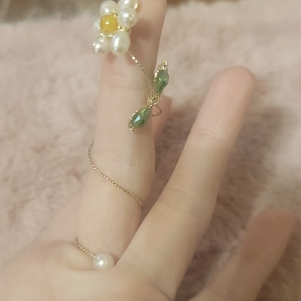 Flower Ring - Picture 7 of 10